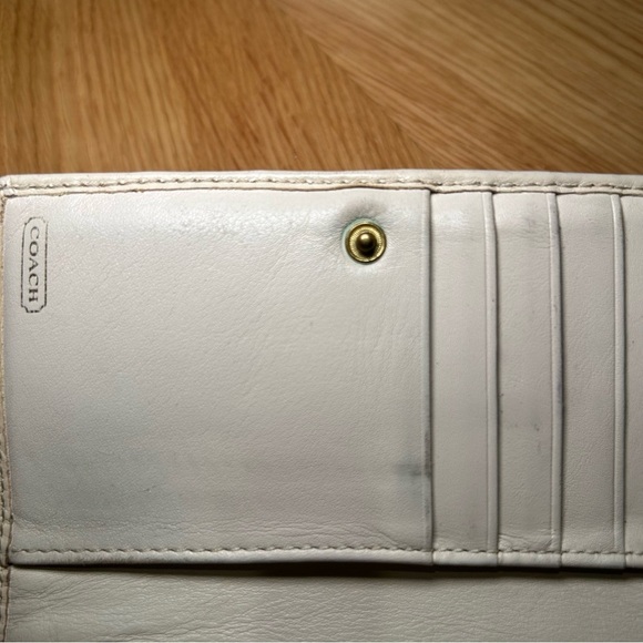 Coach Signature Canvas Trifold Wallet - Picture 11 of 12